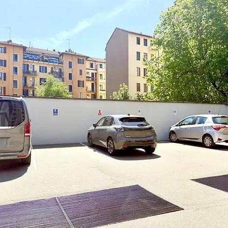 Garden View With Parking - Teodorico アパート ミラノ